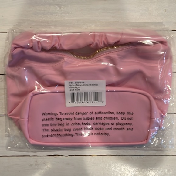 Stoney Clover Lane SCL Flamingo Scrunch Handle Bag NWT - Picture 2 of 3